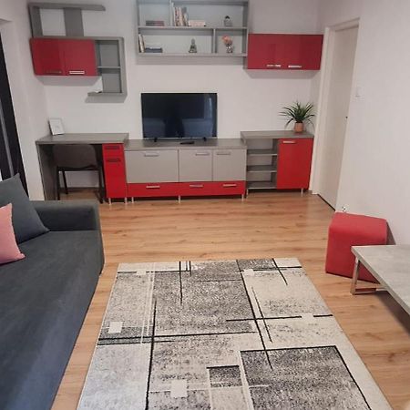 La Bloc Apartment Арад Екстериор снимка