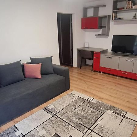 La Bloc Apartment Арад Екстериор снимка